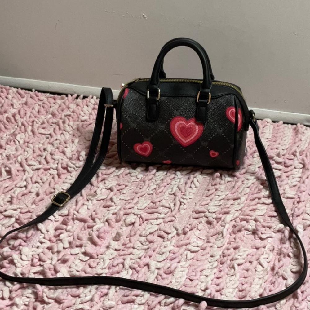 Like Dreams Crossbody Black with Red & Pink Hearts 🩷❤️